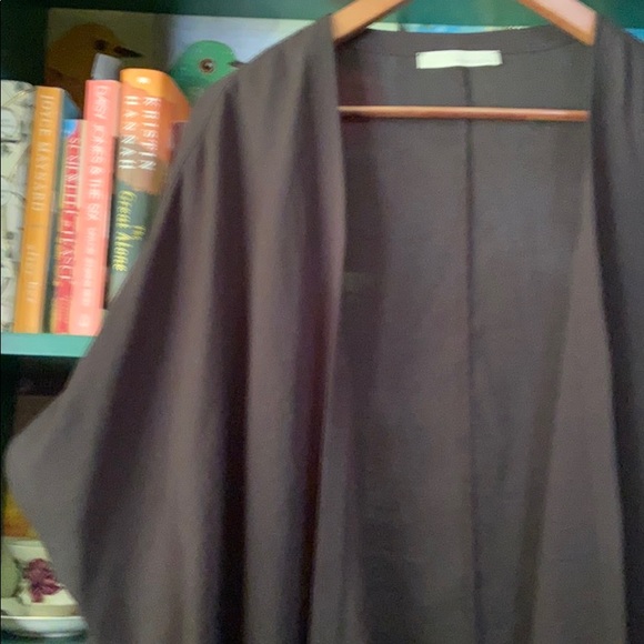 Monk & Lou Shrug - Picture 3 of 4